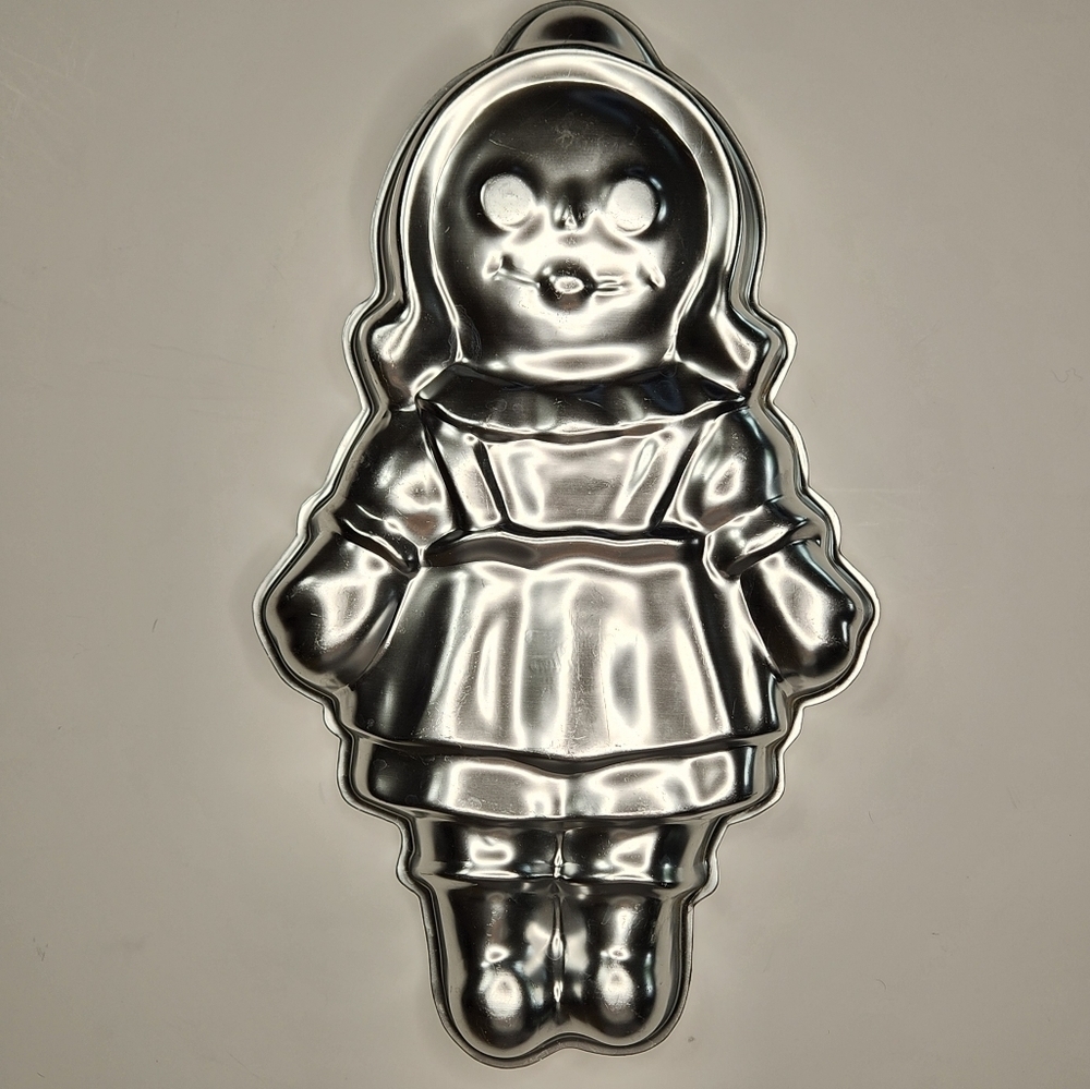 Wilton Vintage Storybook Cake Pan Rag Doll Mold Tin Shapely Cakes Party Birthday